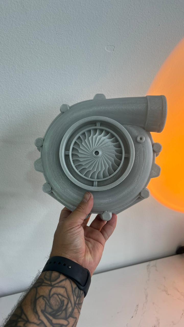 Turbina Decorativa 3D – Design Automotivo com Potência e Estilo